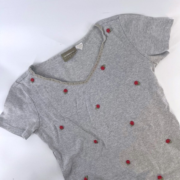 Liz Claiborne Tops - Liz‎ Claiborne Lizwear Vintage Gray Ribbon Rose Baby Tee V-Neck T-Shirt Small